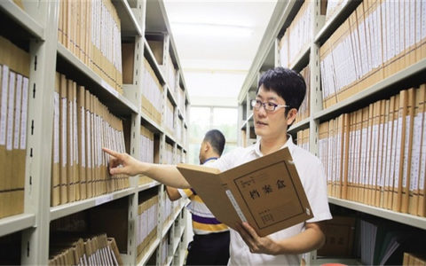 在职研究生的档案应该放在哪里？